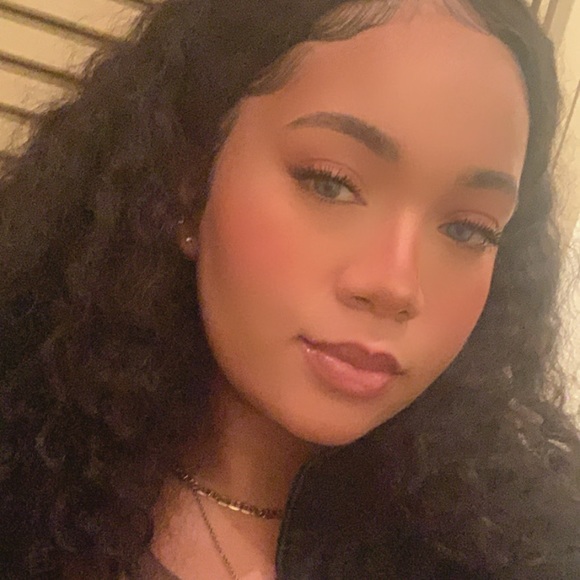 Meet your Posher, Lea - Picture 1 of 1